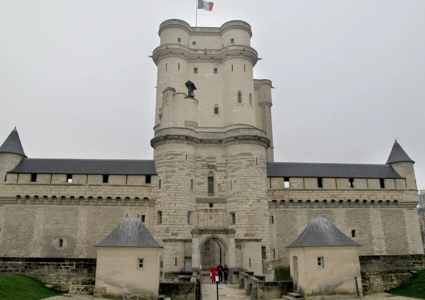 Администрация Венсенского замка во Франции ограничила россиянам посещение объекта
