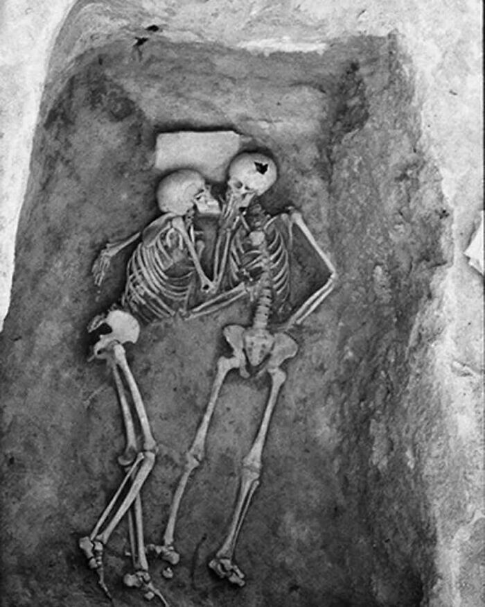 15. 2800-летний поцелуй