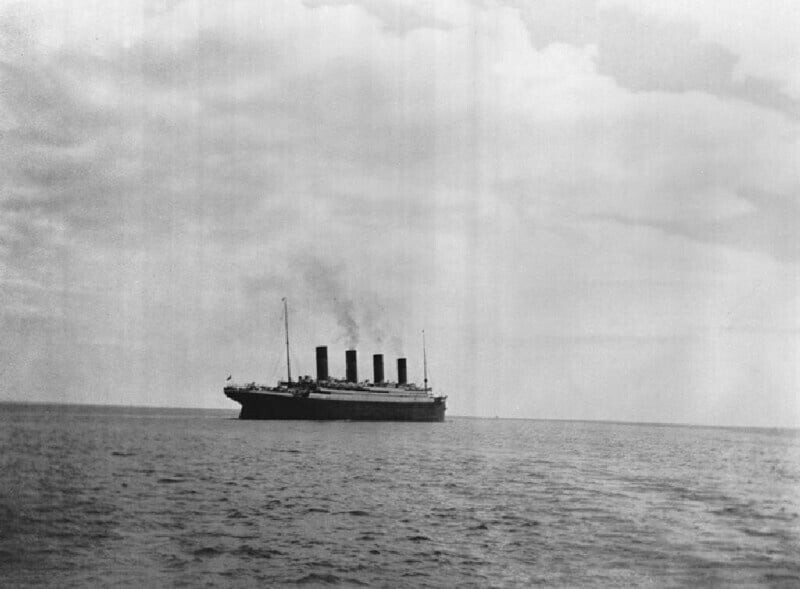 Последний снимок "Титаника" почти перед тем, как он затонул. 1912 год