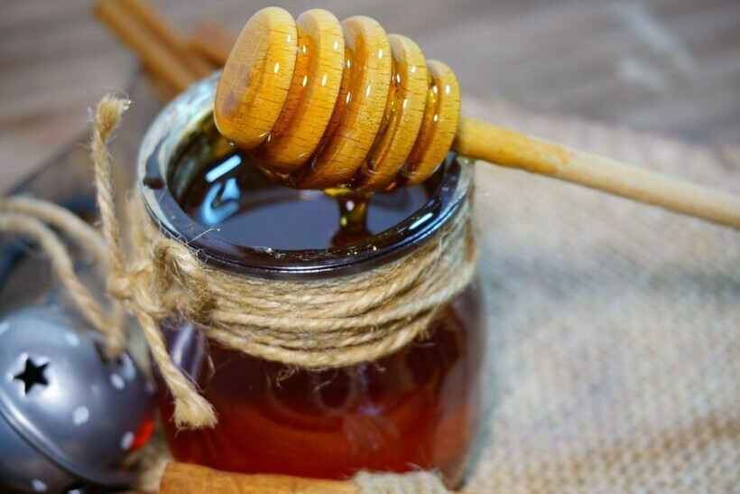 Из чего делают черный мед, и полезен ли он
