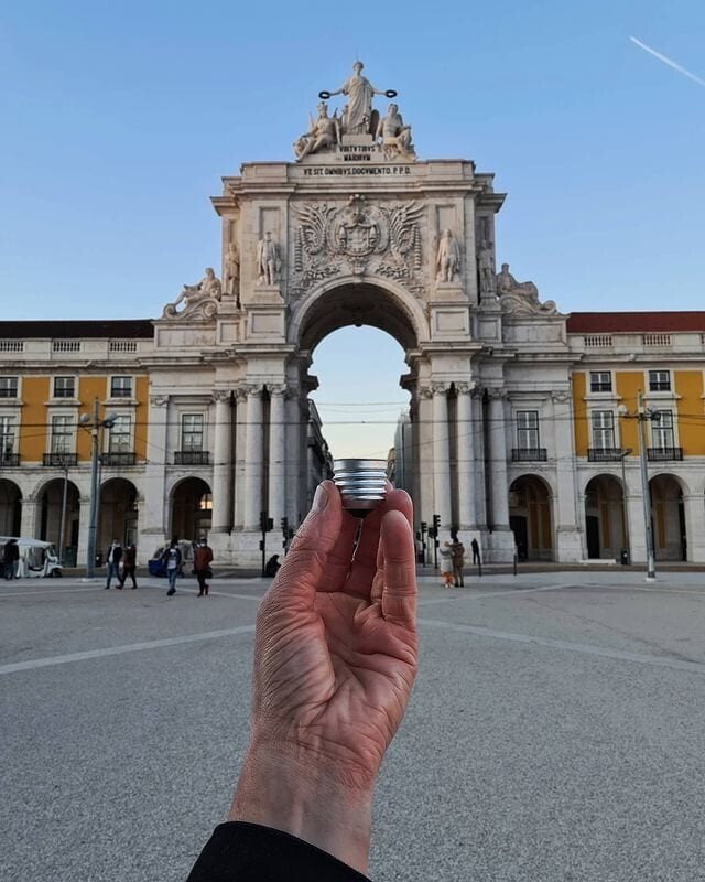 Как обычный предмет может изменить весь кадр:  17 сюрреалистических фотографий от португальца