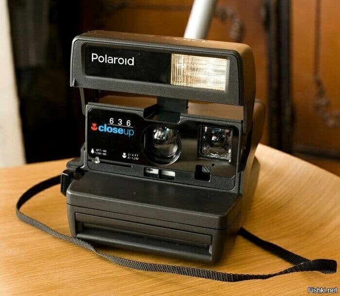 «Polaroid Supercolor 635CL» и «Polaroid 636 Closeup» — фотоаппараты одноступе...