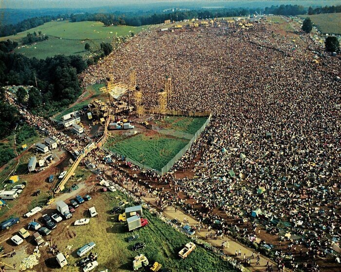 30. Вид с воздуха на фестиваль Вудсток с более чем 400 000 зрителей, 1969 год