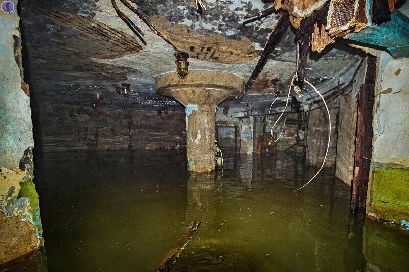 Старое заброшенное круглое убежище редкого проекта. 30 лет оно было под водой