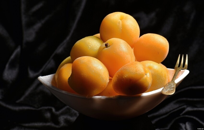 Привезли вкусные абрикосы