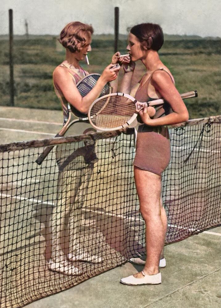 16. Перекур во время тенниса, 1938 год