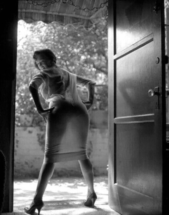 Пин-ап модель Бонни Логан демонстрирует свои прелести, 1960-е