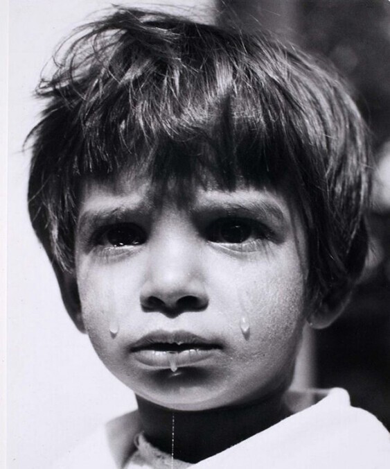 Плачущий ребёнок из детского дома, Венгрия. Фото Вернера Бишофа. 1947 год