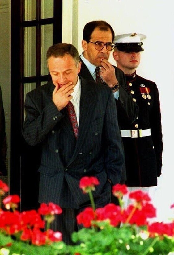 В раздумьях. Министр иностранных дел РФ Андрей Козырев и его заместитель Сергей Лавров, Вашингтон, 21 мая 1993 года