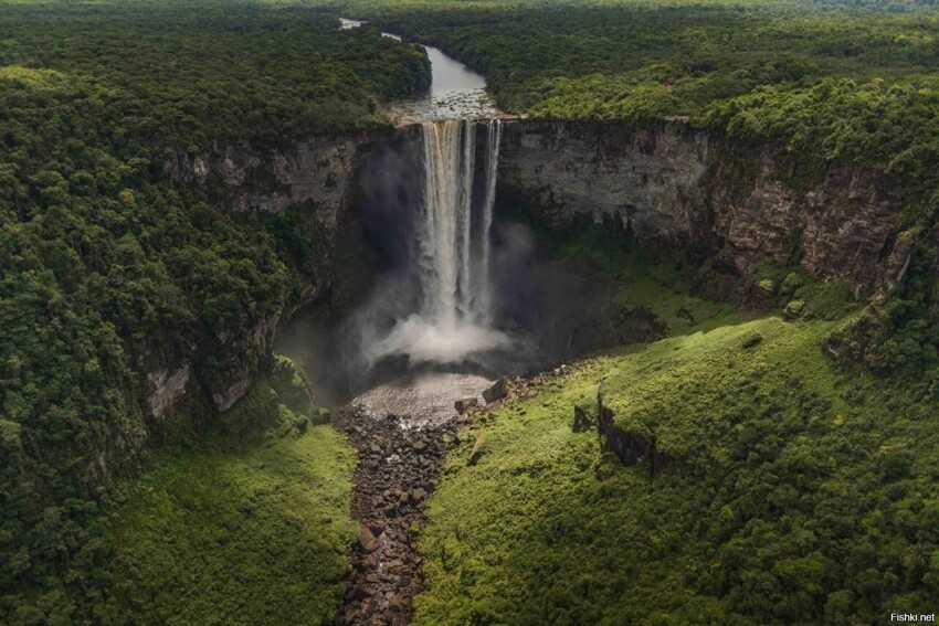 Кайету́р — водопад, расположенный на реке Потаро в западной Гайане, недалеко ...