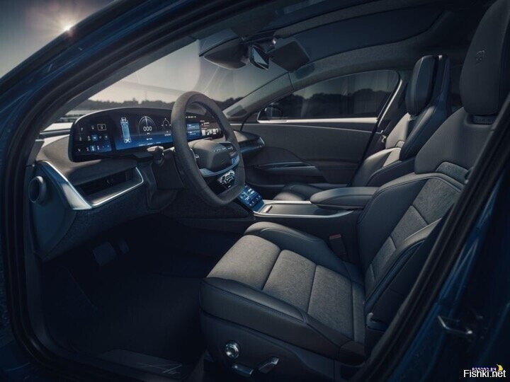 Скоростная электричка Lucid Air Sapphire Edition