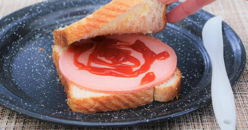Так выглядит классический новозеландский бутерброд с томатной пастой