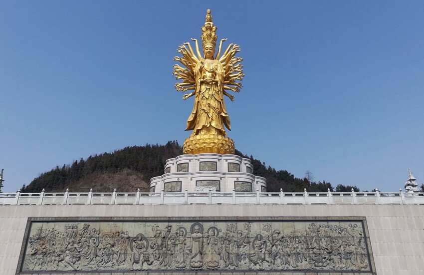Статуя богини Гуаньинь в Чанше (Китай) – 92 метра