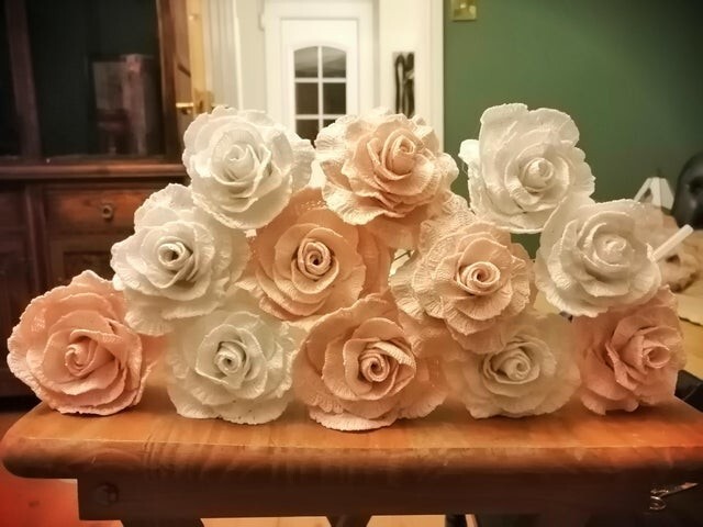 Вязаные розы для свадебного букета