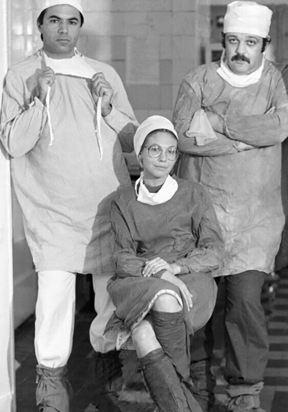 Микрохирург Рамаз Датиашвили, медсестра Елена Антонюк и ассистент Яков Брандт, которые летом 1983 года провели уникальную операцию по приживлению обеих стоп ног, отрезанных сенокосилкой, у 3-х летней литовской девочки Расы Прасцевичуте