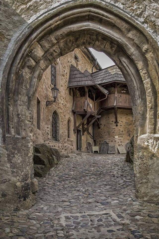 33. Замок Локет, XII век нашей эры, готический замок в Чехии