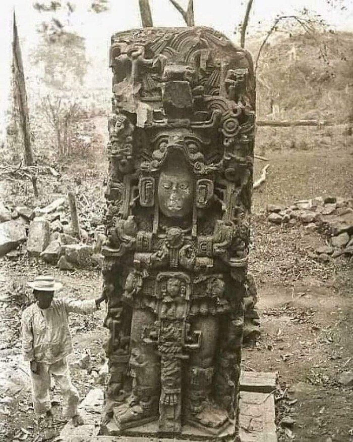 17. Древняя статуя майя, найденная глубоко в джунглях Гондураса в 1885 году