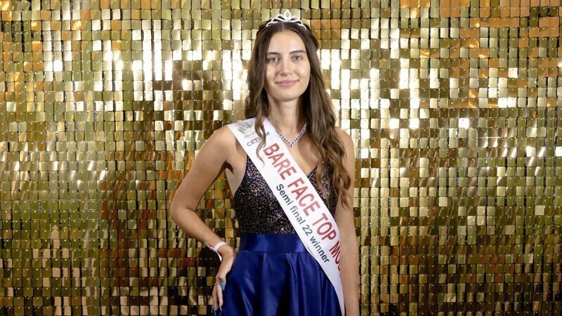 В финал конкурса «Мисс Англия» впервые вышла участница, которая не пользуется косметикой