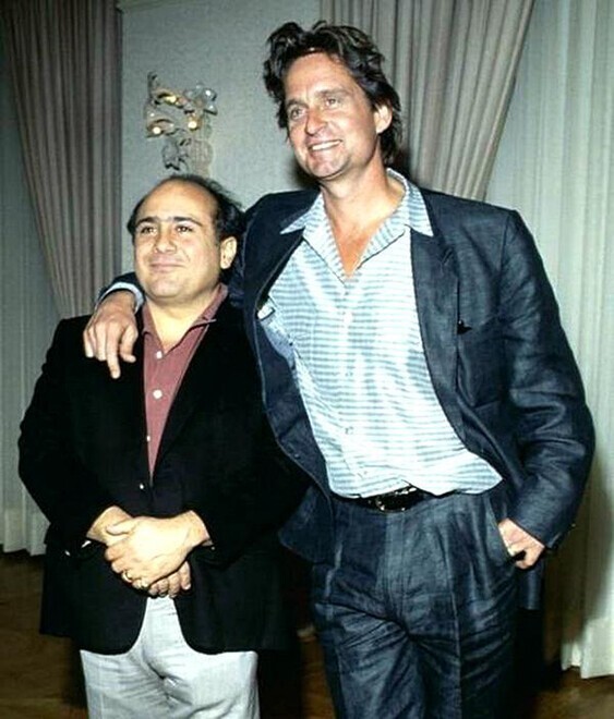 Дэнни ДеВито и Майкл Дуглас, 1985 год. Они дружат с 1968 года, когда они жили вместе, будучи молодыми актерами, в Нью-Йорке