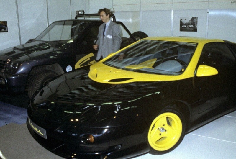 Экспериментальный автомобиль «Лаура», изготовлен конструкторским бюро «Стиль» из Санкт-Петербурга. Московский международный автосалон «Моторшоу-92», 26 августа 1992 год