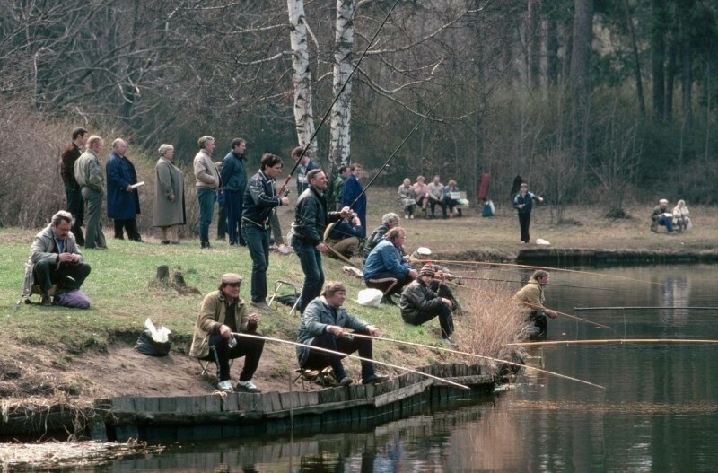 Рыбалка на выходных в парке. 1980-е