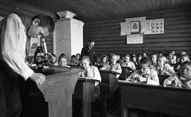 На уроке в школе, 1949 год