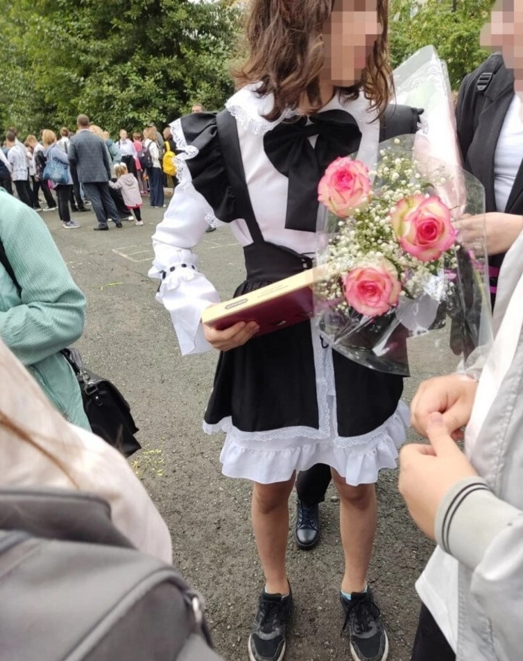 «Все были в шоке»: в Екатеринбурге школьник пришёл на торжественную линейку в женском платье