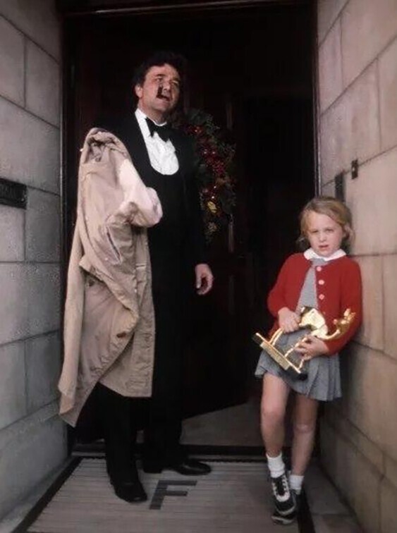 Питер Фальк с дочерью Кэтрин на съёмочной площадке сериала "Коломбо", 1975 год