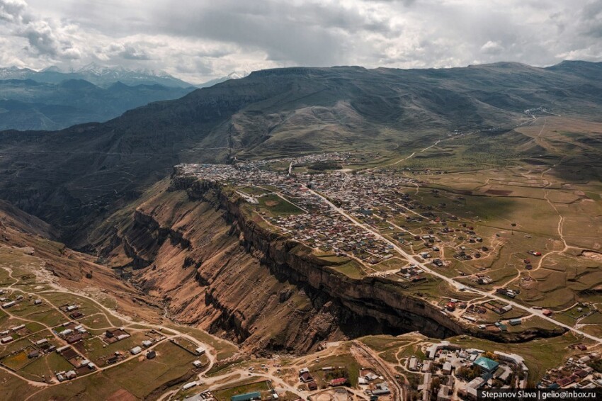 Село Хунзах в Дагестане: жизнь буквально на краю пропасти