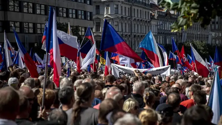Организаторы митинга в Чехии потребовали отставки правительства до 25 сентября