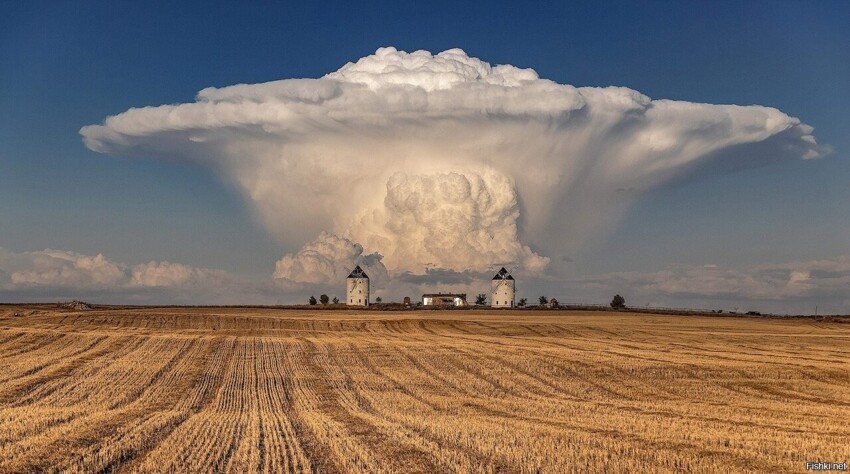 Фотография, победившая в конкурсе Europhotometeo-2022, Кучево-дождевые облака...