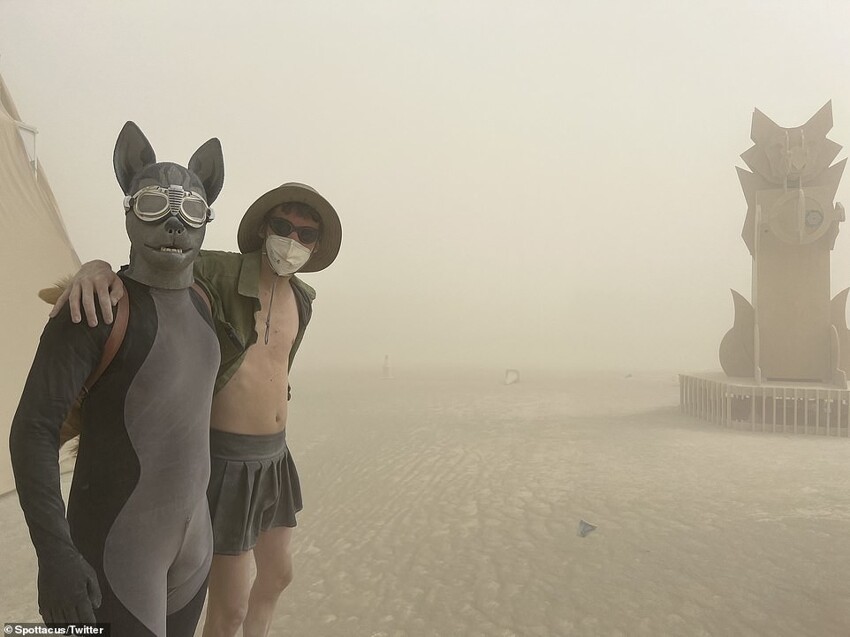 На фестиваль «Burning Man» обрушилась песчаная буря
