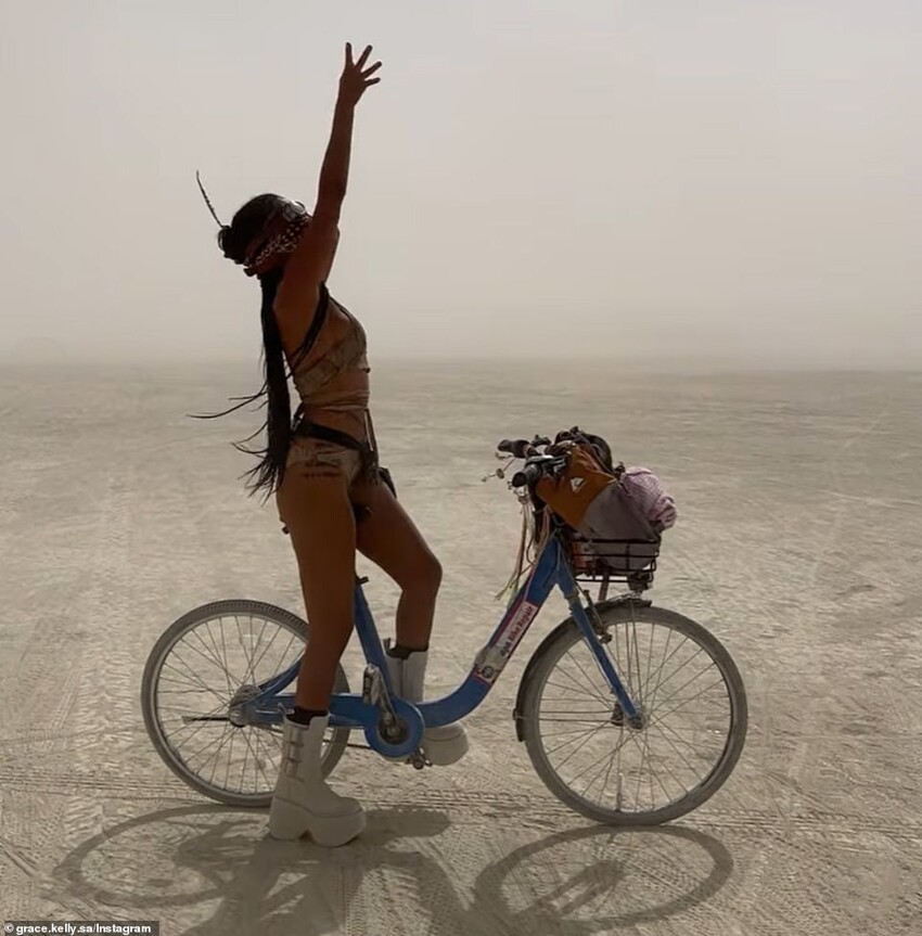 На фестиваль «Burning Man» обрушилась песчаная буря