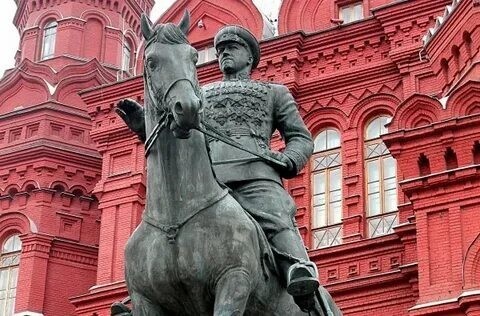 Кем была женщина, ставшая натурщицей для московского памятника Жукову?