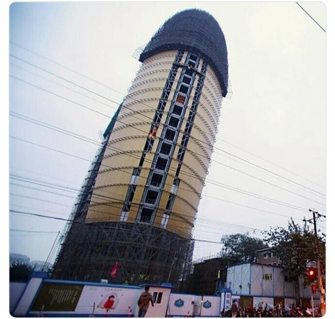 Здание Ренмин Рибао в Пекине... не очень прямое
