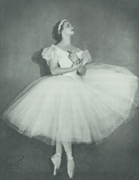 Она была первой советской балериной, покорившей Париж