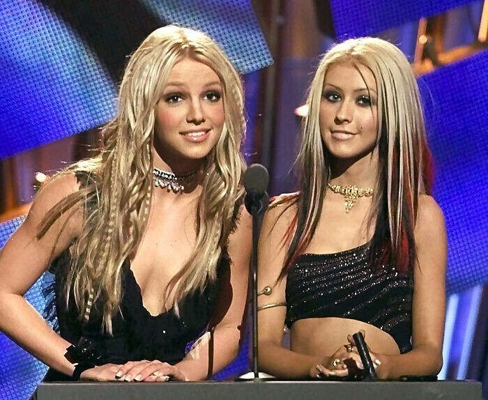22. Бритни Спирс и Кристина Агилера на церемонии MTV Video Music Awards 2000