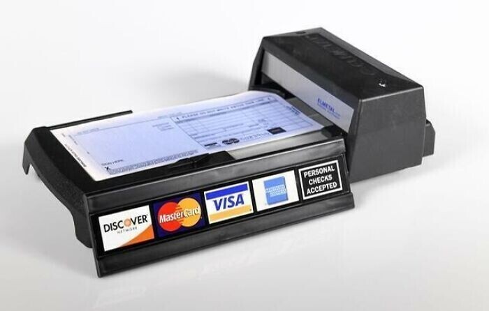 4. Ручная машина для кредитных карт. Работала с незабываемым звуком