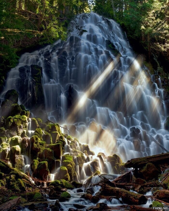 Рамона - популярный водопад в верховьях реки Сэнди, расположенный в пустыне М...