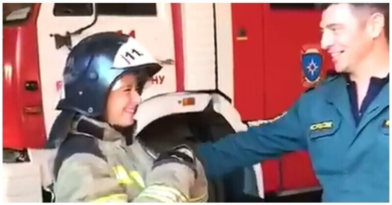 Пожарные забавным образом провожают свою коллегу