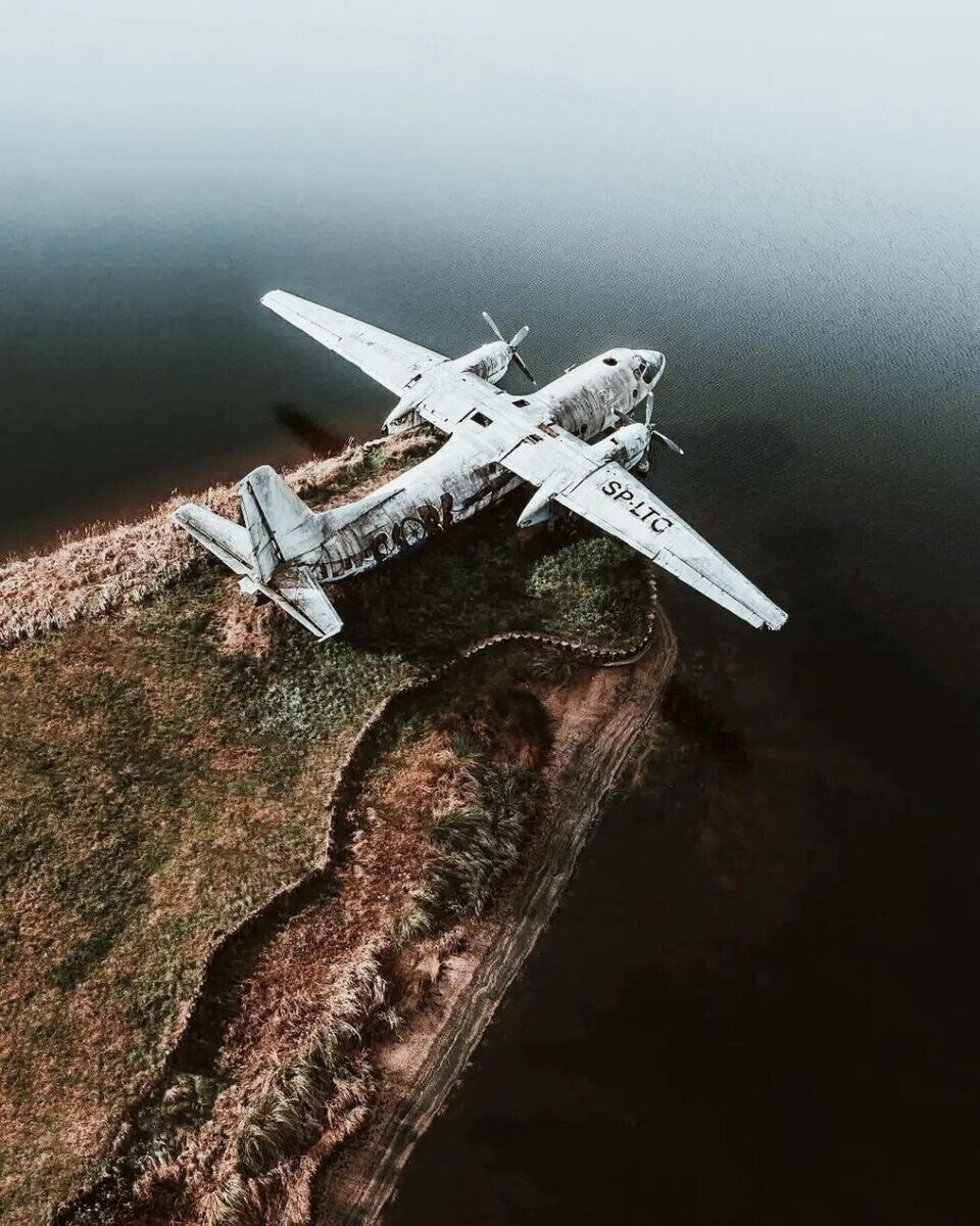 Заброшенный самолёт, Польша