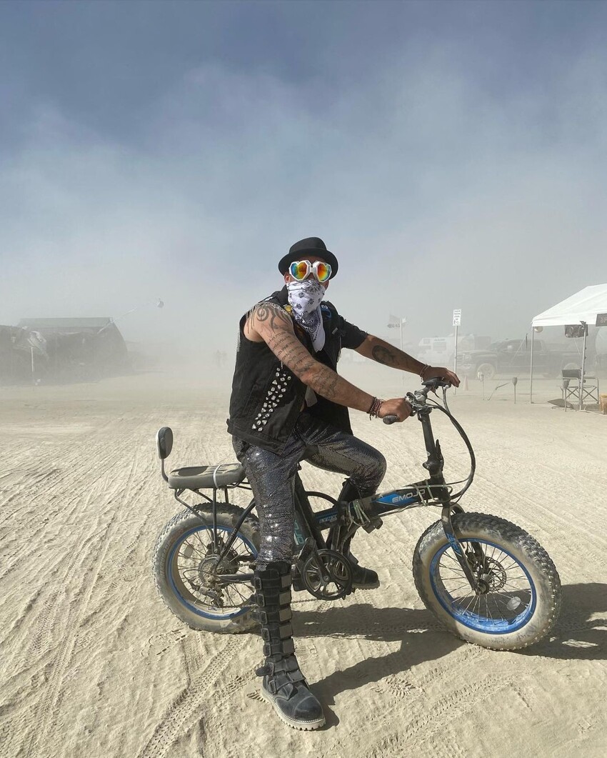 20 экстремально-потрясных нарядов участников эпичного фестиваля Burning Man ’22
