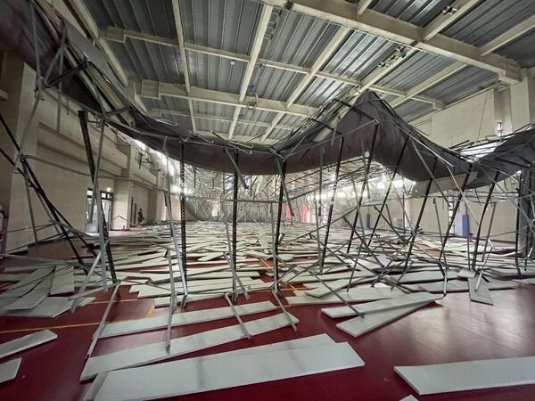 Во время землетрясения на Тайване на детей в спортзале обрушился потолок