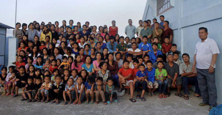 Самая большая семья в мире: муж, 39 жен, 94 ребенка
