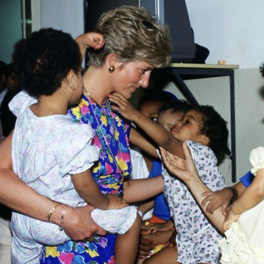 Принцесса Диана навещает ВИЧ-позитивных детей