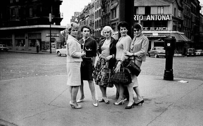 Группа из пяти трансгендерных женщин в Париже, 1959 год — Мириам, Нана, Джеки, Джин и Сабрина