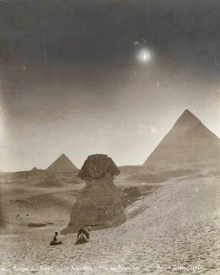 Вид на пирамиды во время солнечного затмения, 30 августа 1905 года