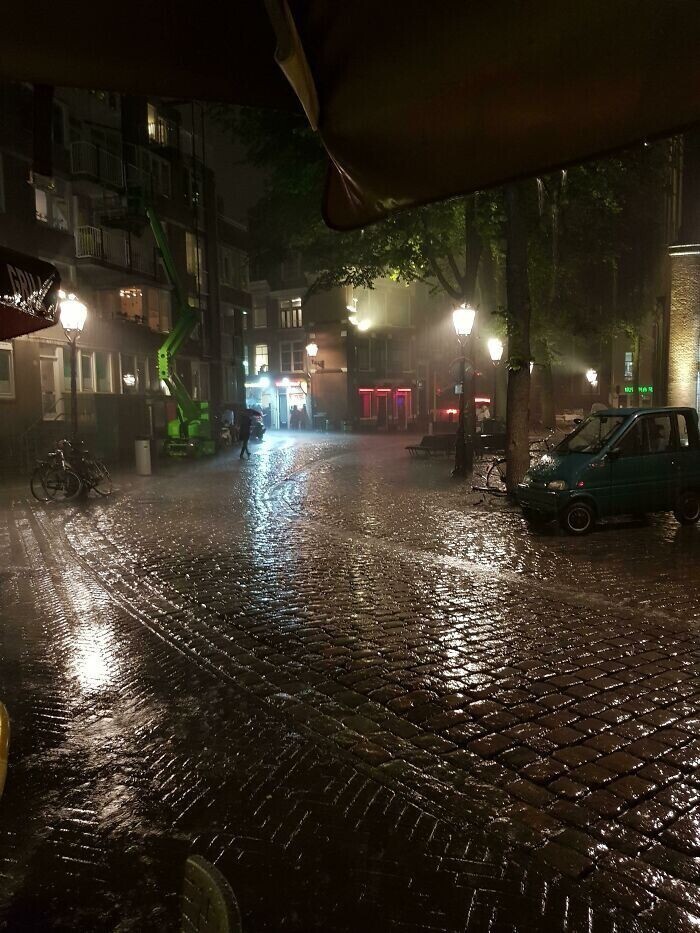 30. Дождливая ночь в Амстердаме