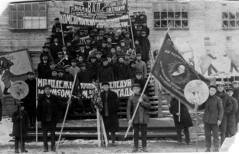 Рабочие завода «Красное Сормово» в день демонстрации 7 ноября 1929 г.