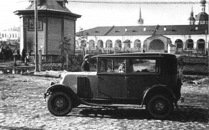 Автомобиль "Рено", купленный В.В.Маяковским в 1929 г. в Париже